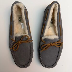 UGG Dakota slipper, Size 9